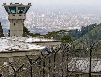  ?? FOTO JULIO CÉSAR HERRERA. ?? El Tribunal dijo que la nueva cárcel deberá tener una capacidad igual o superior a la de El Pedregal (foto). La Alcaldía avanza en los diseños de una prisión para 2.400 personas.