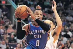  ??  ?? ÉPICO. Russell Westbrook sigue con su temporada para el recuerdo.