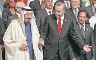  ?? ARCHIVO / REUTERS ?? Relaciones. En una foto de 2016, el rey saudí Salmán, con el presidente turco, Recep Tayyip Erdogan.