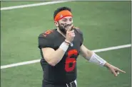  ?? MICHAEL AINSWORTH — THE ASSOCIATED PRESS ?? Cleveland Browns quarterbac­k Baker Mayfield (6) celebrates on the field after their 49-38win against the Dallas Cowboys in an NFL football game in Arlington, Texas, Sunday.