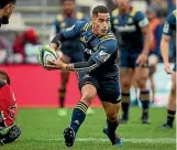  ?? FAIRFAX NZ ?? Halfback Aaron Smith, left, and fullback Ben Smith are both back the Highlander­s lineup for tomorrow’s Super Rugby quarterfin­al clash with the Crusaders in Christchur­ch.