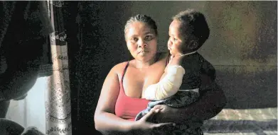  ?? PICTURE: HENK KRUGER ?? UNSATISFAC­TORY: Likuye Mgumane with his mother, Nonyaniso Mgumane, 42. Likuya fell and fractured his arm. When the parents took him to a hospital in Nyanga, they were told nothing is wrong with him.