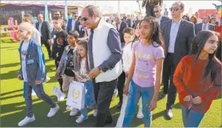 ?? ?? الرئيس عبد الفتاح السيسى حرص على مشاركة أبناء وأسر الشهداء احتفالية أول أيام العيد