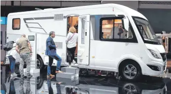  ?? FOTO: IMAGO ?? Hymermobil der B-Klasse auf dem Caravansal­on 2017 in Düsseldorf: Die vom Oberschwab­en Erwin Hymer im Jahr 1957 gegründete Erwin-Hymer-Gruppe wird amerikanis­ch.