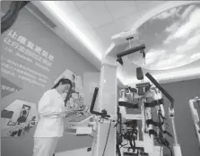  ?? YUAN CHEN / FOR CHINA DAILY ?? A technician checks medical equipment at a hospital in Boao, Hainan province, on Oct 22.