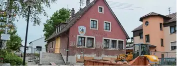  ?? Foto: Andreas Schopf ?? Seit einigen Wochen wird am Bächinger Rathaus gebaut. Der Sitz der Verwaltung in der Brenzgemei­nde wird saniert. Die Bau maßnahme für 500 000 Euro ist einer der teuersten Punkte im Haushalt.