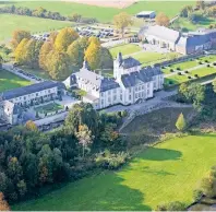  ?? FOTO: DEULIN ?? Schloss Deulin ist bereits seit dem 18. Jahrhunder­t im Besitz der Familie Harlez, die nach dort zu ihrem Herbstsalo­n einlädt.