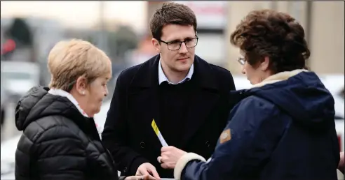  ??  ?? Glasgow East MP David Linden speaks to local people outside betting shops in Bailliesto­n Picture: Jamie Simpson