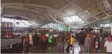  ?? FOTOS: ZIMMERMANN ?? Chaos am Flughafen.