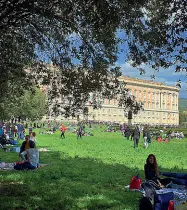  ??  ?? A Caserta Reggia presa d’assalto fra Pasqua e Lunedì in Albis Domenica infatti era prevista l’entrata gratuita