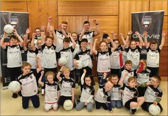  ??  ?? Sligo players Sean Carrabine and captain Niall Murphy with young footballer­s at the launch of Sligo GAA’s new jersey at the team sponsors AbbVie’s Manorhamil­ton Road facility. Pic: Sam Barnes/Sportsfile.