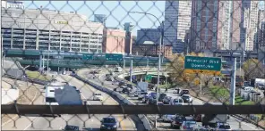  ?? Photo by Ernest A. Brown ?? As police converged on the Providence area, traffic was stopped for hours on roads in and around the city. The scene is viewed from the Kinsley Avenue overpass above Route 10 with all vehicles stopped at 11 a.m. Thursday.