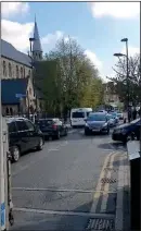  ?? PHOTOS: TWITTER / STAMFORDHI­LLSTREETS ?? Congestion outside Sir Thomas Abney School in Stamford Hill