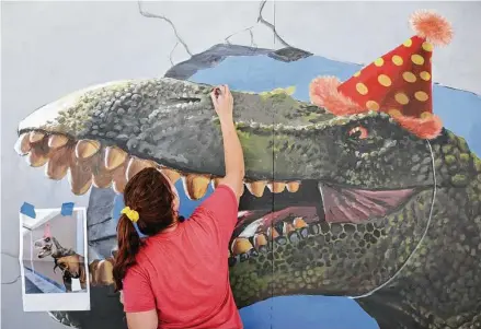  ?? Steve Gonzales / Staff photograph­er ?? Naomi Haverland says a museum rejected her 3D mural, but it’s intended to entertain kids. Other dynamic new murals were created simultaneo­usly Saturday during the Big Walls Big Dreams festival throughout Houston.