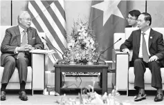  ??  ?? Najib (left) paying a courtesy call on Vietnam president Tran Dai Quang in Da Nang,Vietnam. — Bernama photo