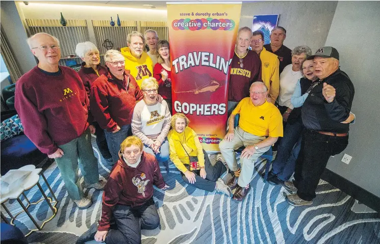  ?? ARLEN REDEKOP/PNG ?? Fans of the Golden Gophers, in town for the TCL Vancouver Showcase NCAA basketball tournament, have been spending plenty of time seeing the sights.