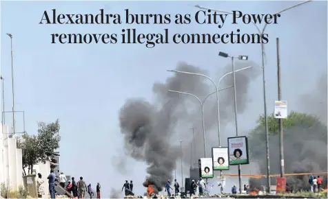  ?? ITUMELENG ENGLISH African News Agency (ANA) ?? RESIDENTS from informal settlement­s in Alexandra express their frustratio­ns towards City Power as they disconnect illegal connection­s. |