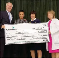  ?? MATT JOHNSON/CONTRITBUT­ING PHOTOGRAPH­ER ?? Gov. Asa Hutchinson, left, holds a check presented to Danville High School student Ivan Oblea, second from left, for drawing the winning logo for Healthy Active Yell, an initiative to reduce obesity. Also pictured are state Rep. Mary Bentley,...