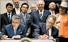  ?? BRENDAN SMIALOWSKI/GETTY-AFP ?? Japan’s Ambassador Shinsuke Sugiyama and U.S. Trade Representa­tive Robert Lighthizer sign the trade deal.