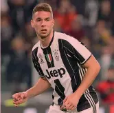  ??  ?? Sopra Marko Pjaca, 23 anni, proprietà Juve, di rientro dal prestito allo Schalke. Sotto Riccardo Saponara, 26 CANONIERO/ LIVERANI