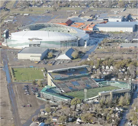  ?? TROY FLEECE ?? With the new Mosaic Stadium, top, up and running, the Saskatchew­an Roughrider­s will look to host a Grey Cup in the near future after the 2013 CFL title game was played in the old Mosaic Stadium, above.