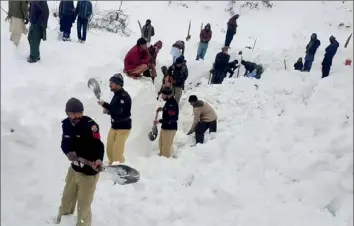  ?? Abdul Razaq/Associated Press ?? Police officers and local residents dig Wednesday to search for victims of avalanches in Doodnail village in Neelum Valley, Pakistan-administer­ed Kashmir.