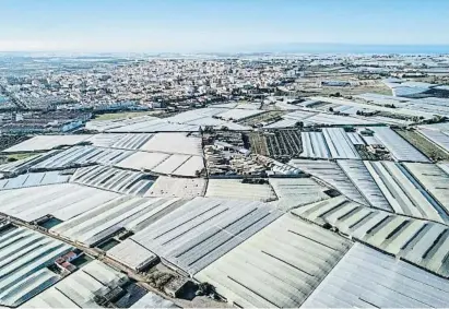  ?? Mluxum / Getty ?? Los invernader­os del municipio de El Ejido, en Almería