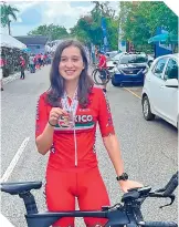  ??  ?? Romina Hinojosa consiguió un bronce en el Panamerica­no de Ciclismo.