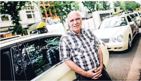  ?? RP-FOTO: ANDREAS BRETZ ?? Taxifahrer Johannes Schneider kennt sich gut aus in seiner Stadt.