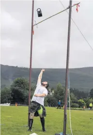  ??  ?? Show of strength Heavy athletes tested themselves in the weight throw Footwork