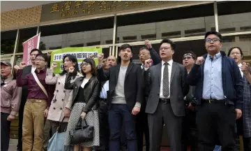  ?? — AFP photo ?? Pro-Taiwan independen­ce activists chant slogans outside the Taiwan High Court.