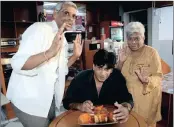  ?? PICTURE: PURI DEVJEE ?? Billy and Kanagee Moodley prepared the last mutton bunny chow for their relative, Tibby Moodley, on Saturday before the landmark eatery closed.
