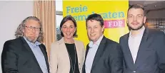  ?? FOTO: FDP ?? Prof. Dr. Ralf Klapdor (Vorsitzend­er FDP Kreisverba­nd Kleve-Geldern), Yvonne Gebauer (MdL), Stephan Haupt (Landtagska­ndidat Kleve II), Ben Dinklage (Landtagska­ndidat Kleve I), von links.