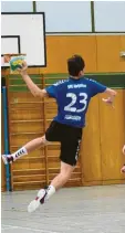  ?? Foto: Tina Sailer ?? Die Königsbrun­ner Handballer (am Ball Tim Sailer) starteten mit einem Sieg in Aichach ins neue Jahr.