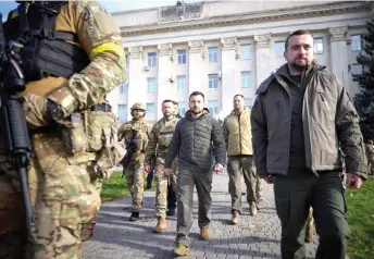  ?? — AFP photo ?? Zelensky (centre) arriving to visit the newly liberated city of Kherson, following the retreat of Russian forces from the strategic hub.