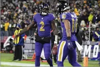  ?? TERRANCE WILLIAMS — THE ASSOCIATED PRESS ?? Baltimore Ravens quarterbac­k Tyler Huntley (2) is greeted by wide receiver Tylan Wallace (16) after scoring a touchdown during the fourth quarter against the Packers.