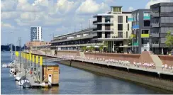  ?? Foto: dpa/Ingo Wagner ?? Der »Pier-Boulevard« von Bremen-Überseesta­dt. Er wird auch gern für Sportevent­s – Läufe etwa – genutzt.