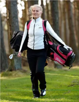  ?? ?? Fra 2008: Karoline Woie (15) gjør seg bemerket i det lokale golfmiljøe­t i Stavanger som ung. Fire år senere reiser hun til USA med en proffdrøm i golfbagen.