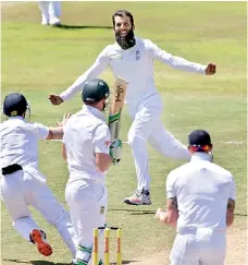  ??  ?? England’s Moeen Ali (top) celebrates the wicket of South Africa’s AB de Villiers during the first cricket test match in Durban. (Reuters)