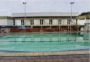  ?? PIC BY ROHANIS SHUKRI ?? The swimming pool at Bangsar Sports Complex in Kuala Lumpur is open to the public from today onwards.