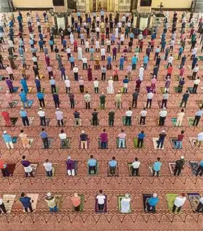  ?? (Foto hiasan) ?? Solat sunat Aidiladha dan solat Jumaat di Perak hanya dibenarkan kepada warganegar­a Malaysia.