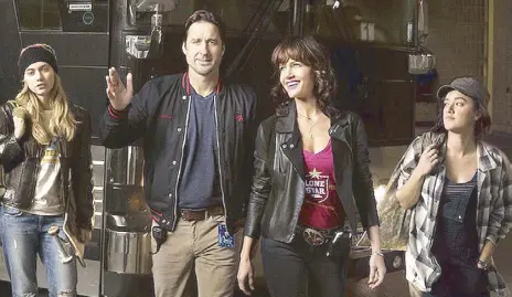  ??  ?? Off-road: In Cameron Crowe’s Showtime series Roadies, starring Luke Wilson and Carla Gugino, there’s just little that says “rock ‘n’ roll.”