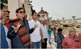  ?? — PTI ?? BJP MP Shatrughan Sinha inspects the preparatio­ns of Chhath festival at Collectora­te Ghat in Patna on Sunday.