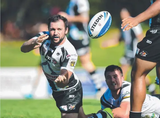  ?? Picture: SCOTT DAVIS/SMP IMAGES ?? Tweed Heads’ Sam Meskell gets a pass away against Souths Logan.