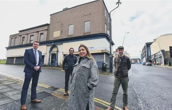  ??  ?? Cllr Kevin Johnston, Mark Taylor, Principle Conservati­on Officer, Cllr Rebecca Atkinson and Martin Hulse, of Tyne & Wear Building Preservati­on Trust at 177 High Street West.