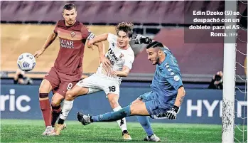  ?? /EFE. ?? Edin Dzeko (9) se despachó con un doblete para el AS
Roma.
AC Milan Sassuolo Atalanta Nápoles Juventus Inter
Roma H. Verona Sampdoria Benevento Fiorentina Cagliari Spezia Lazio Génova Bolonia Udinese Parma Crotone Torino