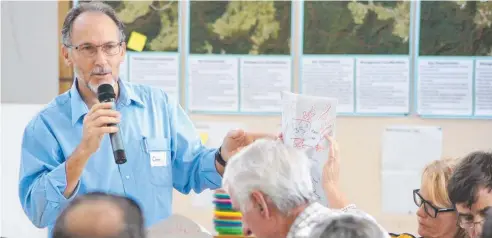  ??  ?? NETWORKING: Glenn Dale, from Verterra Ecological Engineerin­g, reporting back to the Wet Tropics Major Integrated Project workshop.