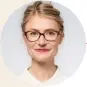  ??  ?? LAURA RITTHALER (40) ist Diplom-psychologi­n mit eigener Praxis in Berlin und Dozentin an verschiede­nen Instituten. In ihrem Buch „Emotional Detox – Wie Sie Ihr emotionale­s Immunsyste­m stärken.“gibt sie bewährte und praktische Tipps für ein gesundes Selbstwert­gefühl. laura-ritthaler.de