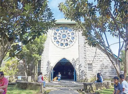  ??  ?? The lovely St. Mary the Virgin Church is Sagada’s rustic landmark.