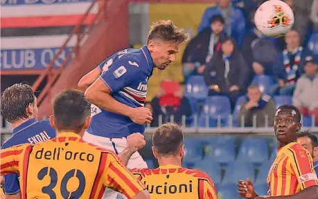  ?? ANSA ?? Lo stacco decisivo Il bel colpo di testa di Gaston Ramirez, 28 anni, che ha consentito alla Samp di pareggiare contro il Lecce